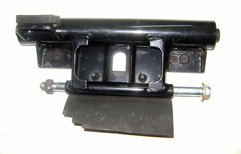 A Buon Prezzo Staffa Supporto Motore Suzuki Burgman 125 150 UH 2003 - 2006